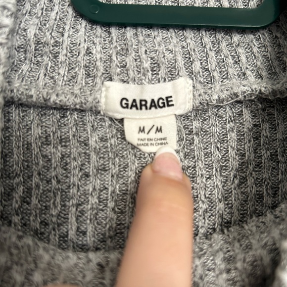 Cropped Mock Neck Ribbed Turtleneck - Picture 5 of 5